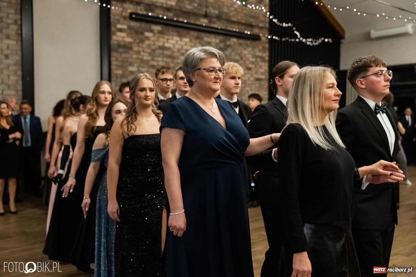 Zdjęcie w galerii na portalu naszraciborz.pl: ZSO nr 1 w Raciborzu po raz pierwszy bawi się na studniówce w Rudach [FOTO i WIDEO] wiadomości z regionu