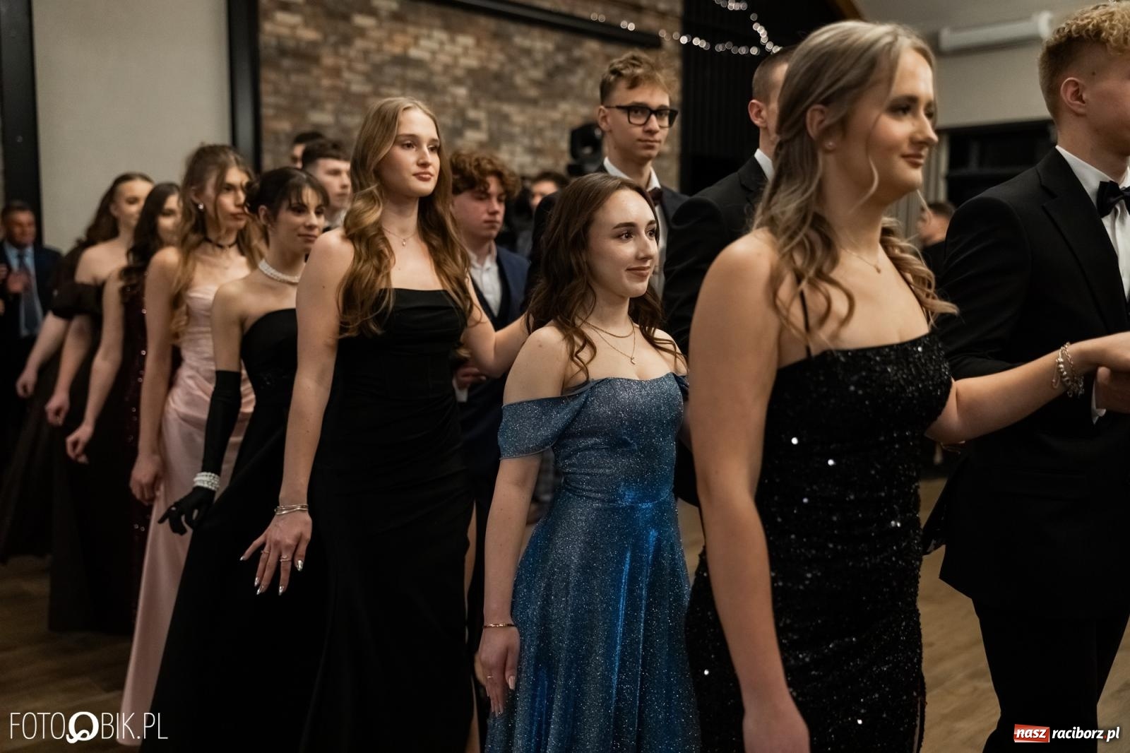 Zdjęcie w galerii na portalu naszraciborz.pl: ZSO nr 1 w Raciborzu po raz pierwszy bawi się na studniówce w Rudach [FOTO i WIDEO] wiadomości z regionu