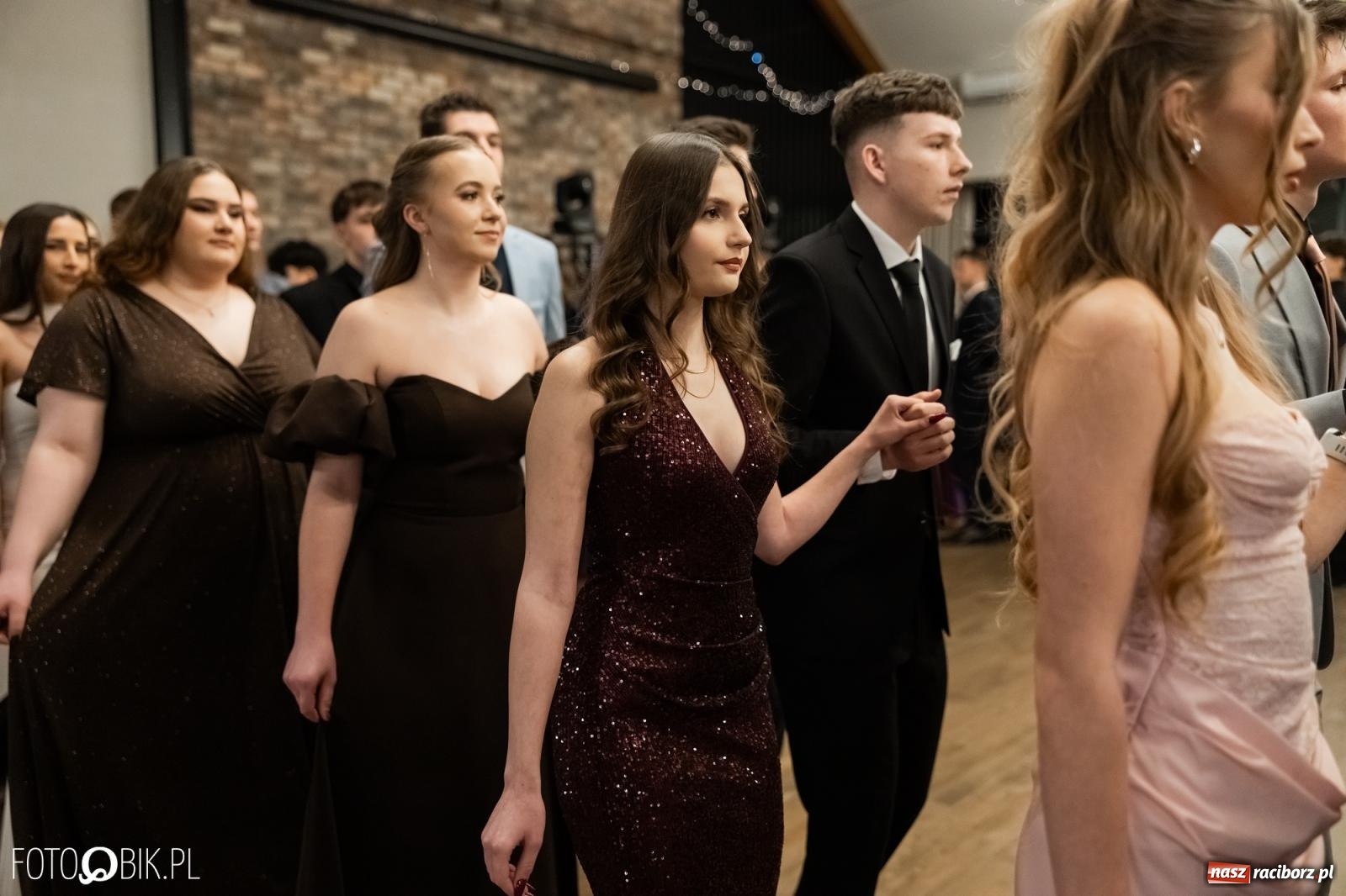 Zdjęcie w galerii na portalu naszraciborz.pl: ZSO nr 1 w Raciborzu po raz pierwszy bawi się na studniówce w Rudach [FOTO i WIDEO] wiadomości z regionu