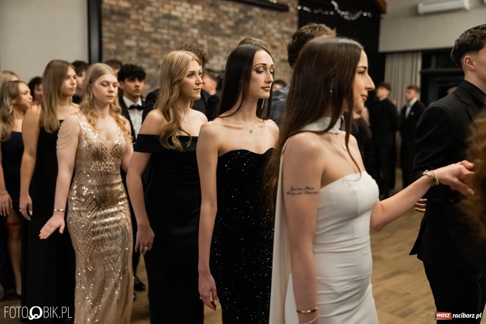 Zdjęcie w galerii na portalu naszraciborz.pl: ZSO nr 1 w Raciborzu po raz pierwszy bawi się na studniówce w Rudach [FOTO i WIDEO] wiadomości z regionu