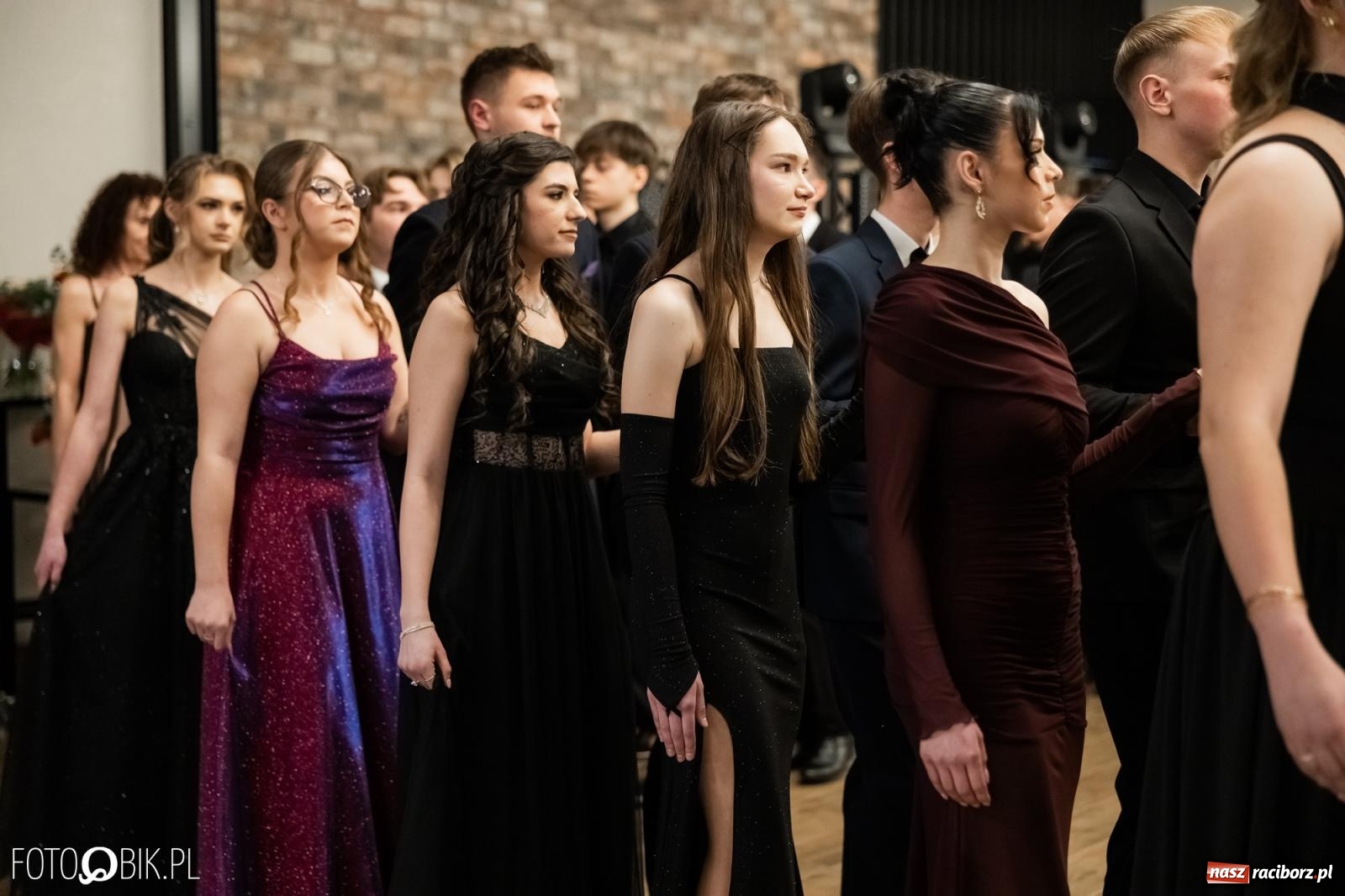 Zdjęcie w galerii na portalu naszraciborz.pl: ZSO nr 1 w Raciborzu po raz pierwszy bawi się na studniówce w Rudach [FOTO i WIDEO] wiadomości z regionu