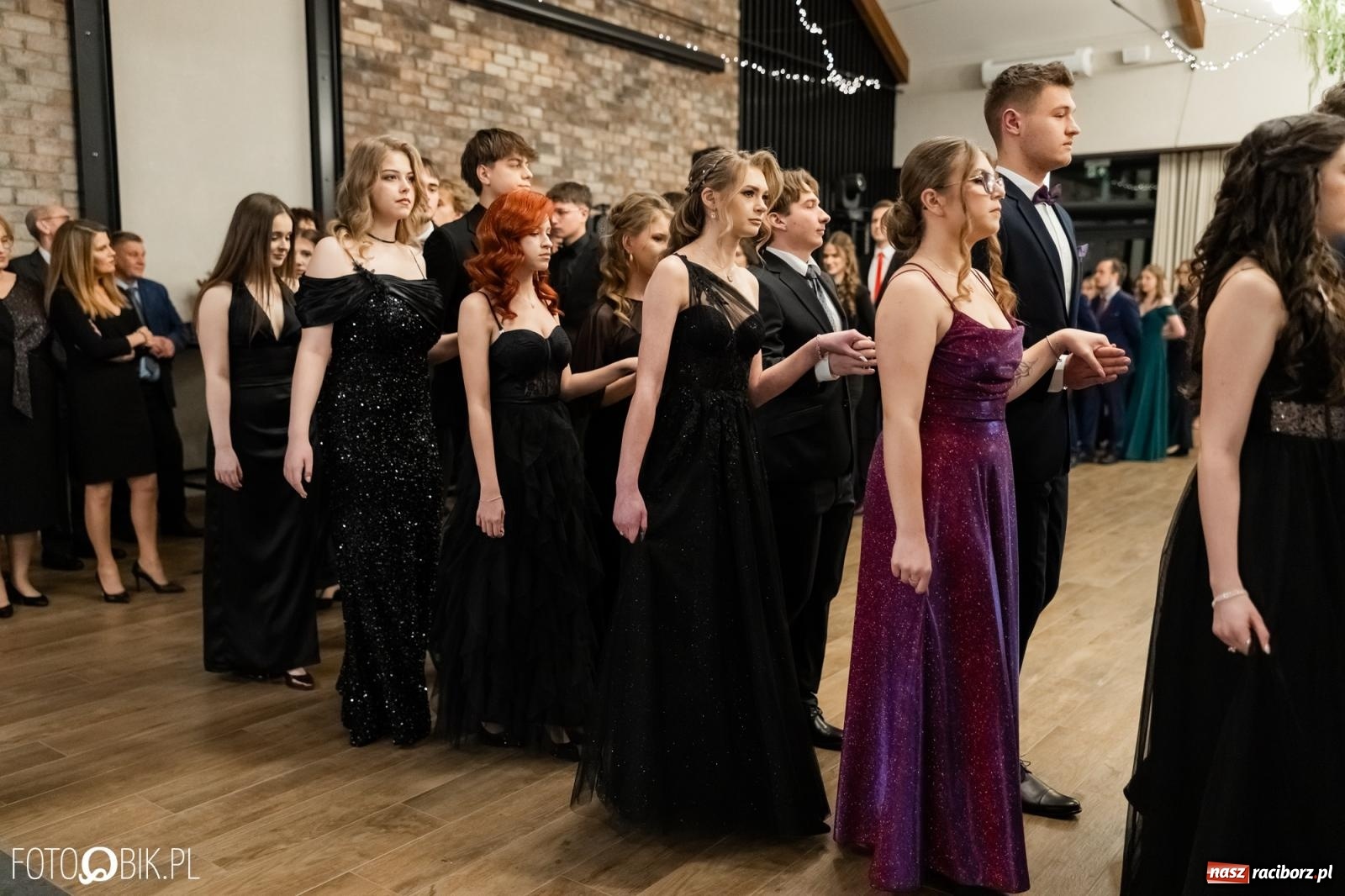 Zdjęcie w galerii na portalu naszraciborz.pl: ZSO nr 1 w Raciborzu po raz pierwszy bawi się na studniówce w Rudach [FOTO i WIDEO] wiadomości z regionu