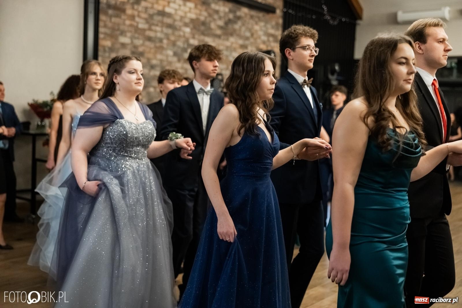 Zdjęcie w galerii na portalu naszraciborz.pl: ZSO nr 1 w Raciborzu po raz pierwszy bawi się na studniówce w Rudach [FOTO i WIDEO] wiadomości z regionu