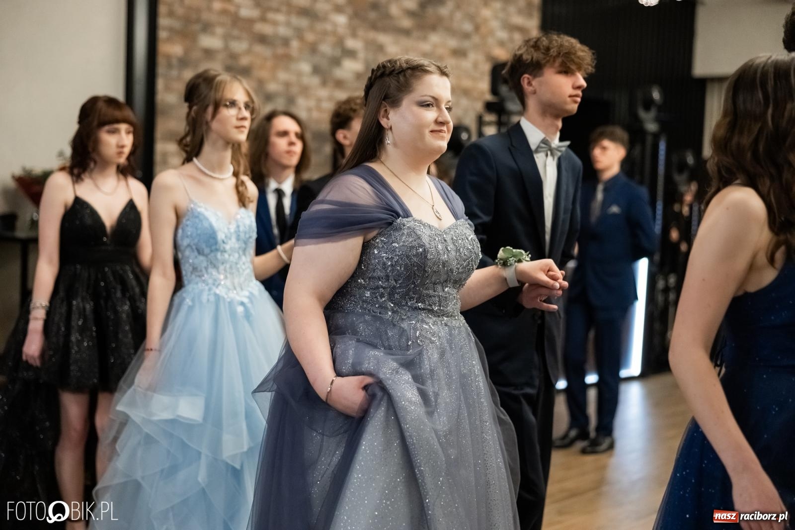 Zdjęcie w galerii na portalu naszraciborz.pl: ZSO nr 1 w Raciborzu po raz pierwszy bawi się na studniówce w Rudach [FOTO i WIDEO] wiadomości z regionu