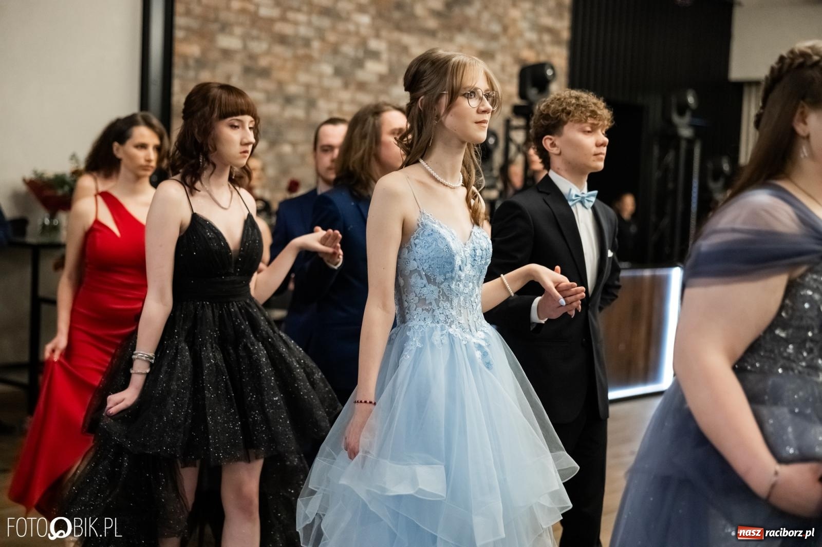 Zdjęcie w galerii na portalu naszraciborz.pl: ZSO nr 1 w Raciborzu po raz pierwszy bawi się na studniówce w Rudach [FOTO i WIDEO] wiadomości z regionu