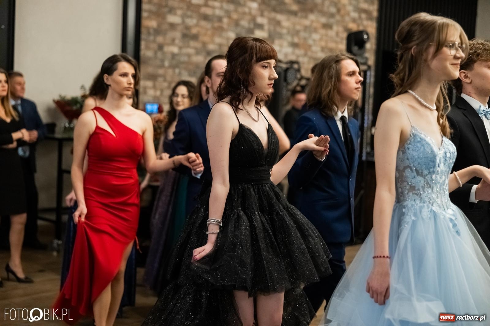 Zdjęcie w galerii na portalu naszraciborz.pl: ZSO nr 1 w Raciborzu po raz pierwszy bawi się na studniówce w Rudach [FOTO i WIDEO] wiadomości z regionu