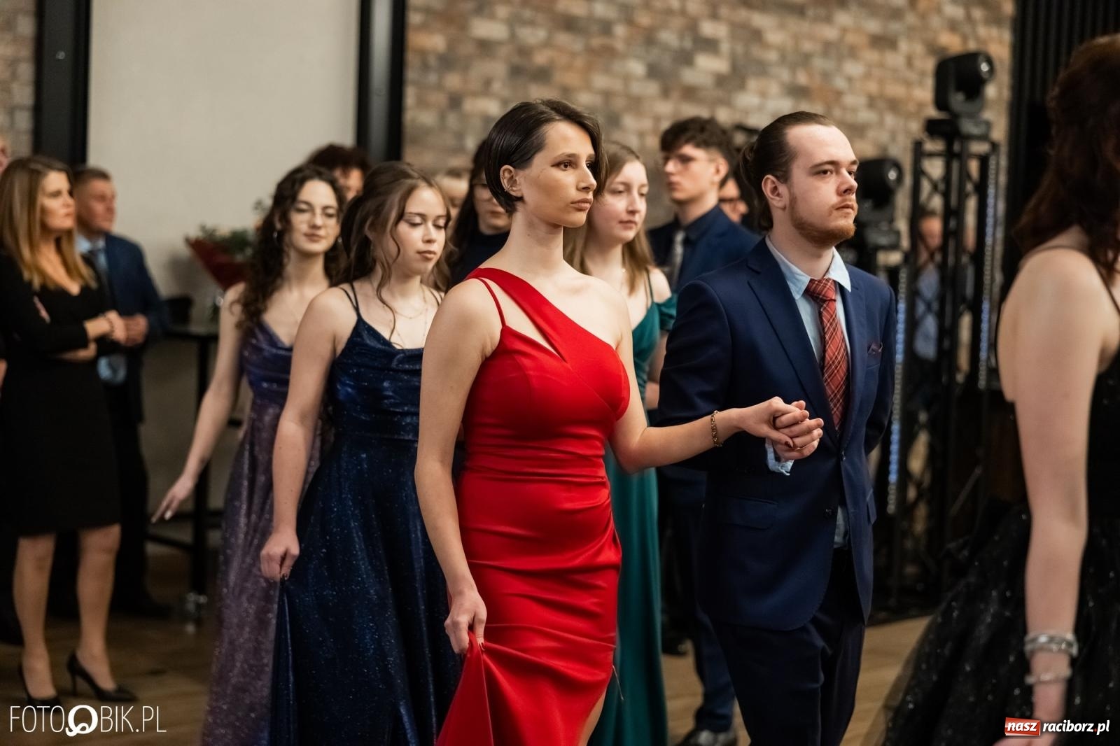 Zdjęcie w galerii na portalu naszraciborz.pl: ZSO nr 1 w Raciborzu po raz pierwszy bawi się na studniówce w Rudach [FOTO i WIDEO] wiadomości z regionu