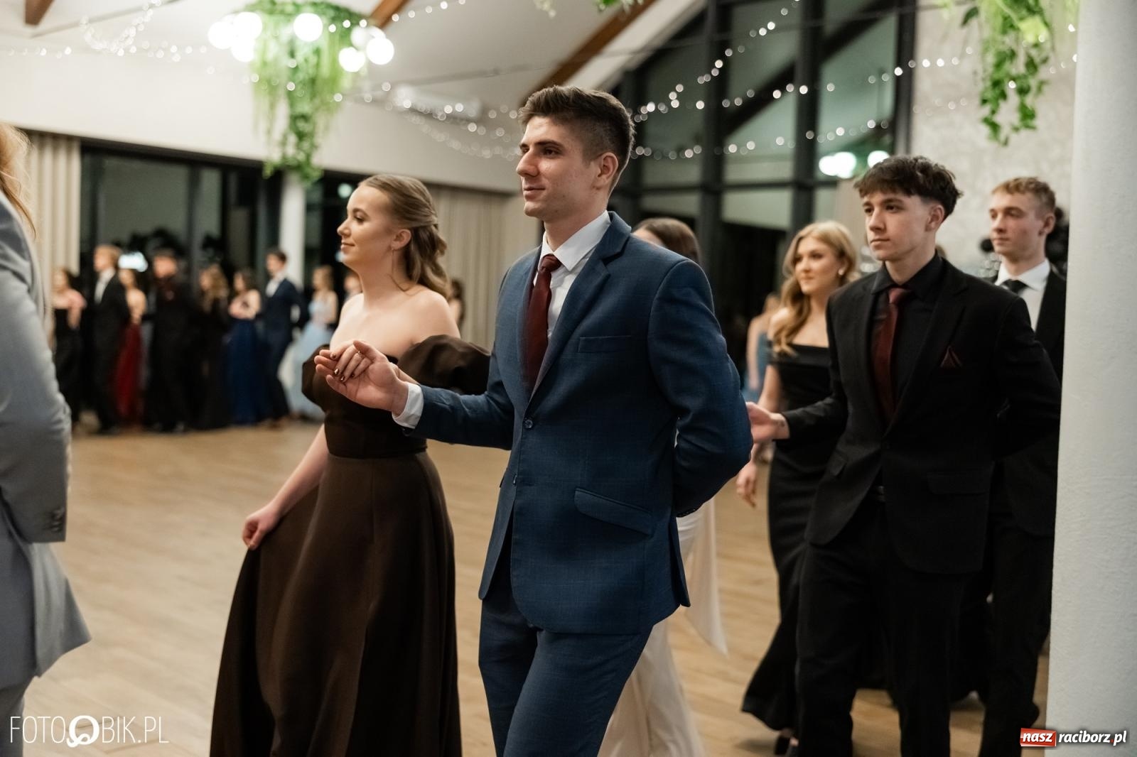 Zdjęcie w galerii na portalu naszraciborz.pl: ZSO nr 1 w Raciborzu po raz pierwszy bawi się na studniówce w Rudach [FOTO i WIDEO] wiadomości z regionu