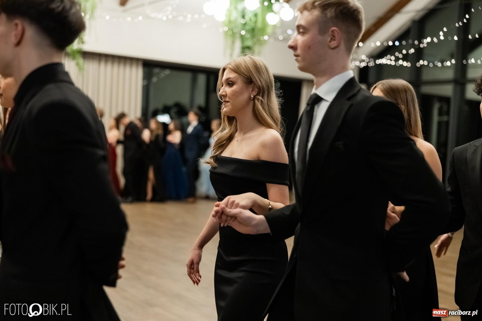 Zdjęcie w galerii na portalu naszraciborz.pl: ZSO nr 1 w Raciborzu po raz pierwszy bawi się na studniówce w Rudach [FOTO i WIDEO] wiadomości z regionu