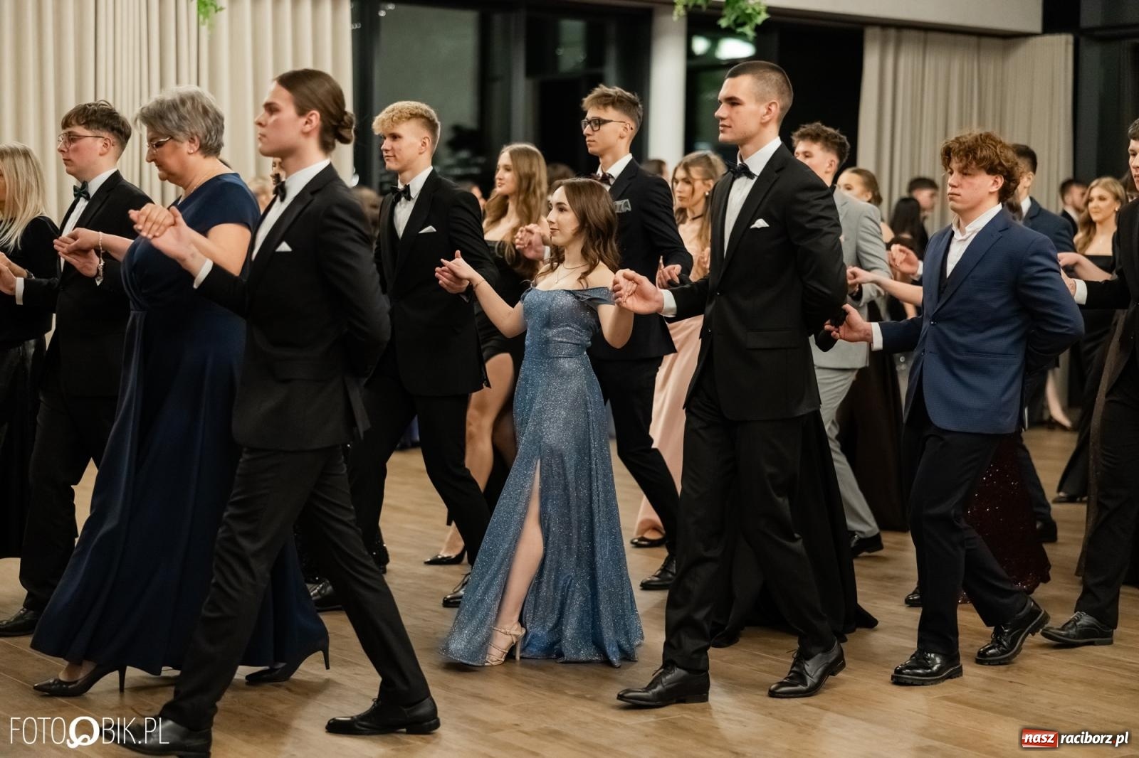 Zdjęcie w galerii na portalu naszraciborz.pl: ZSO nr 1 w Raciborzu po raz pierwszy bawi się na studniówce w Rudach [FOTO i WIDEO] wiadomości z regionu