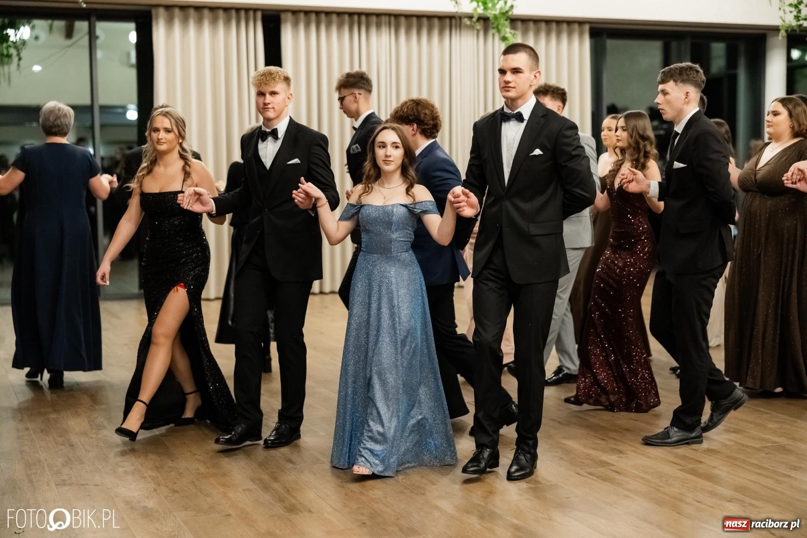 Zdjęcie w galerii na portalu naszraciborz.pl: ZSO nr 1 w Raciborzu po raz pierwszy bawi się na studniówce w Rudach [FOTO i WIDEO] wiadomości z regionu