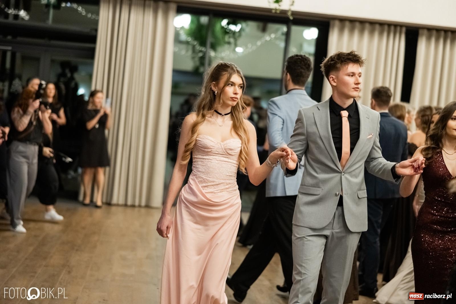 Zdjęcie w galerii na portalu naszraciborz.pl: ZSO nr 1 w Raciborzu po raz pierwszy bawi się na studniówce w Rudach [FOTO i WIDEO] wiadomości z regionu