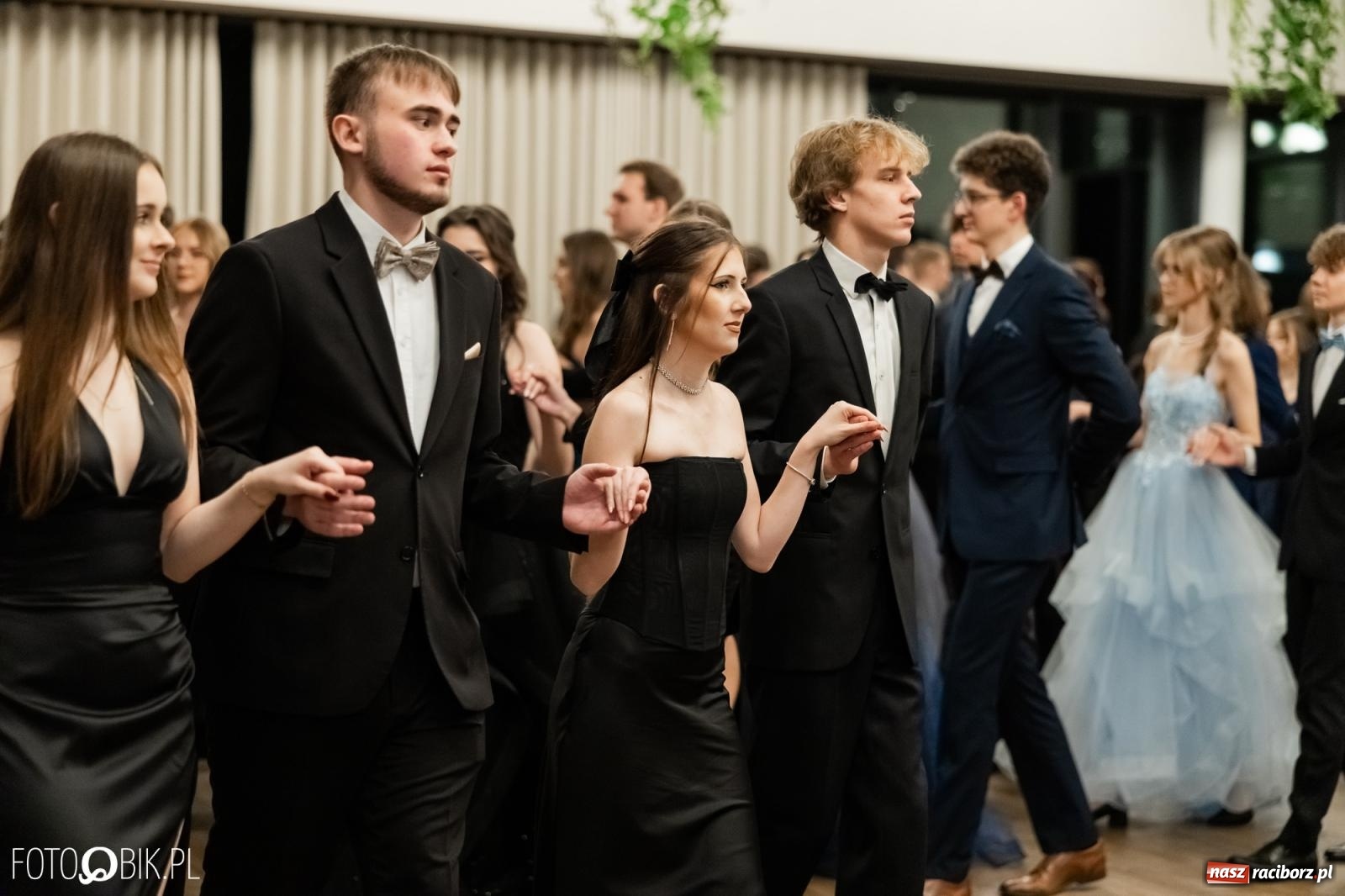 Zdjęcie w galerii na portalu naszraciborz.pl: ZSO nr 1 w Raciborzu po raz pierwszy bawi się na studniówce w Rudach [FOTO i WIDEO] wiadomości z regionu