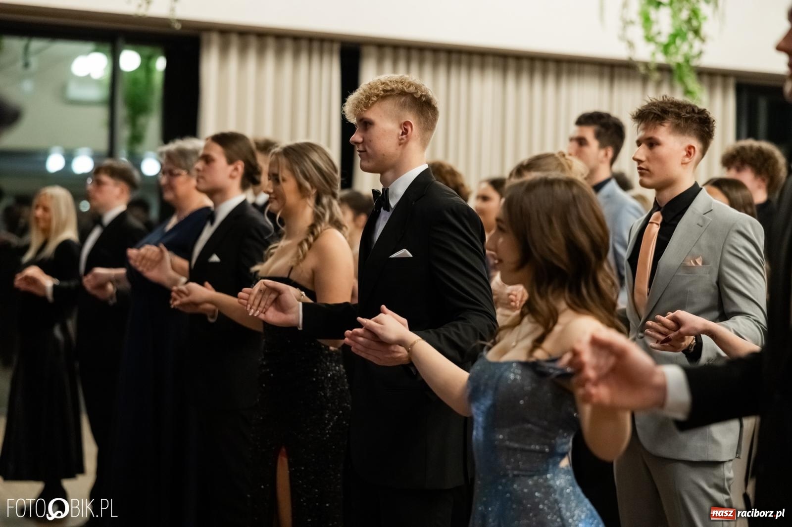 Zdjęcie w galerii na portalu naszraciborz.pl: ZSO nr 1 w Raciborzu po raz pierwszy bawi się na studniówce w Rudach [FOTO i WIDEO] wiadomości z regionu