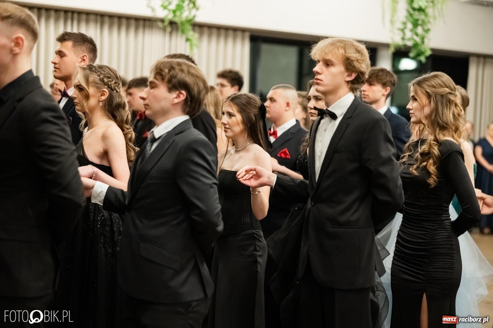 Zdjęcie w galerii na portalu naszraciborz.pl: ZSO nr 1 w Raciborzu po raz pierwszy bawi się na studniówce w Rudach [FOTO i WIDEO] wiadomości z regionu