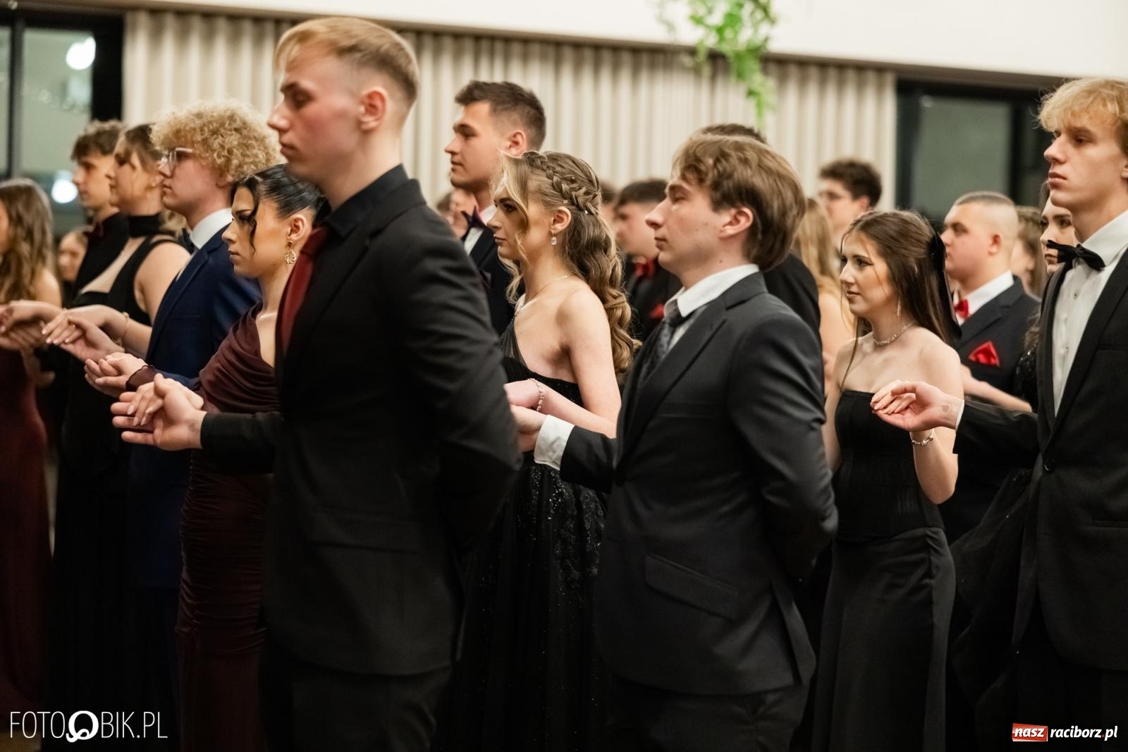 Zdjęcie w galerii na portalu naszraciborz.pl: ZSO nr 1 w Raciborzu po raz pierwszy bawi się na studniówce w Rudach [FOTO i WIDEO] wiadomości z regionu