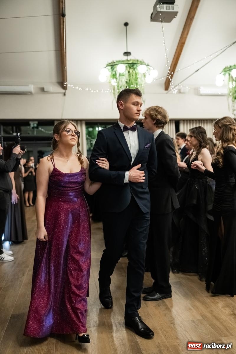 Zdjęcie w galerii na portalu naszraciborz.pl: ZSO nr 1 w Raciborzu po raz pierwszy bawi się na studniówce w Rudach [FOTO i WIDEO] wiadomości z regionu