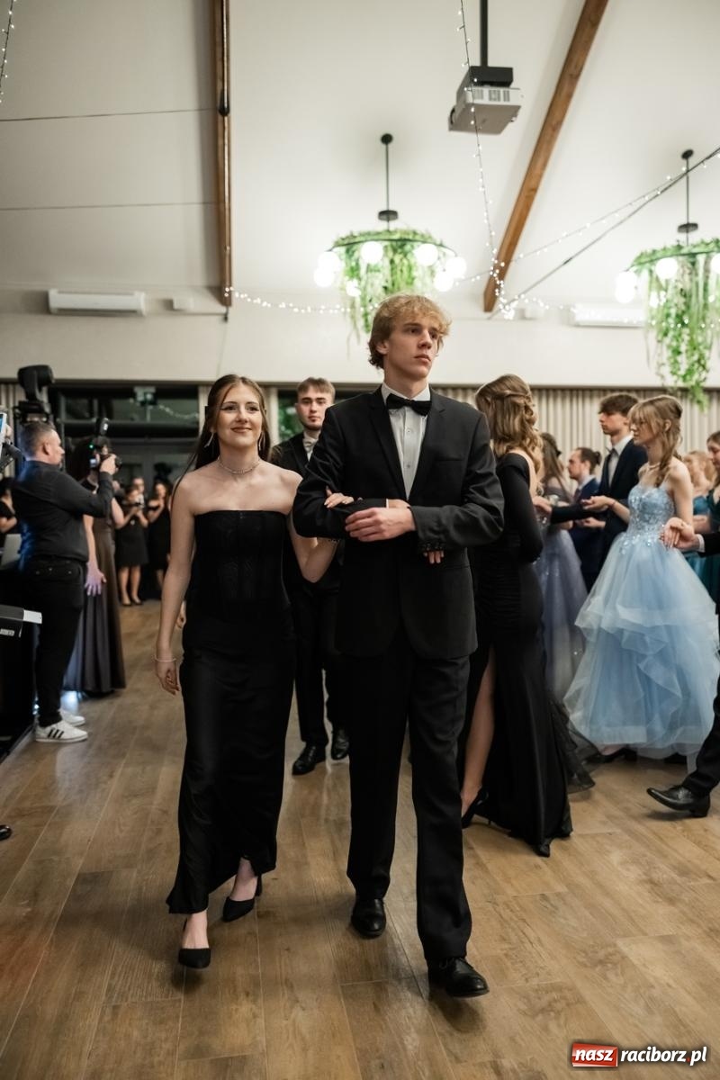 Zdjęcie w galerii na portalu naszraciborz.pl: ZSO nr 1 w Raciborzu po raz pierwszy bawi się na studniówce w Rudach [FOTO i WIDEO] wiadomości z regionu