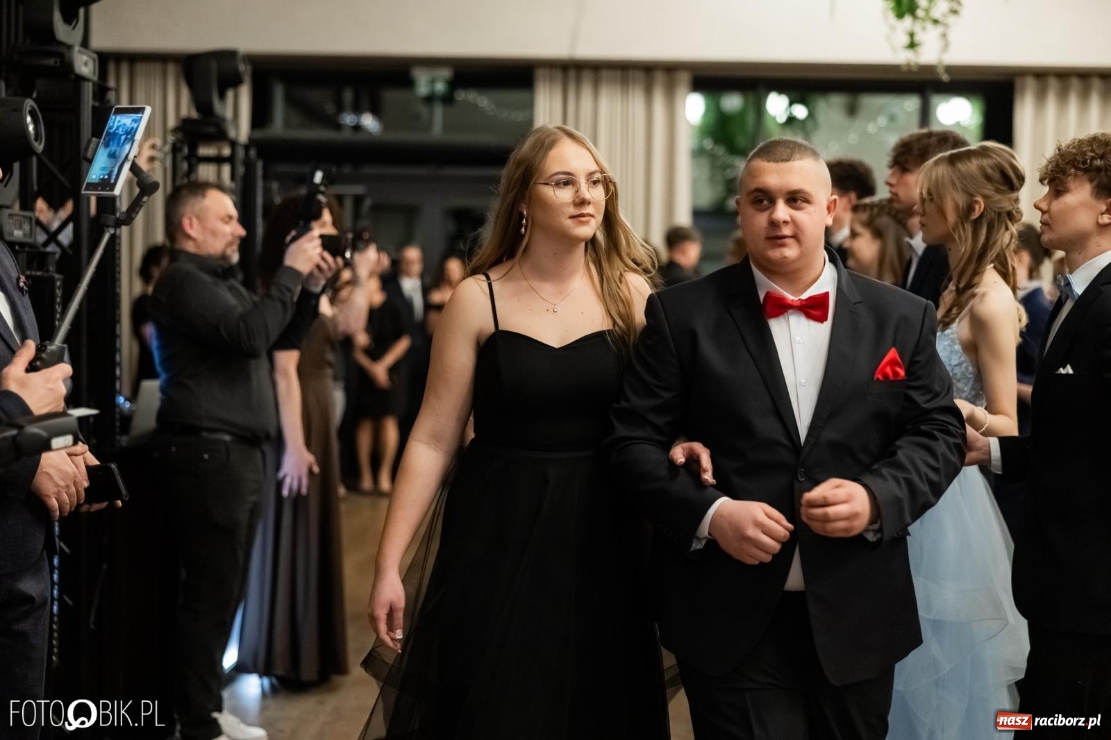 Zdjęcie w galerii na portalu naszraciborz.pl: ZSO nr 1 w Raciborzu po raz pierwszy bawi się na studniówce w Rudach [FOTO i WIDEO] wiadomości z regionu