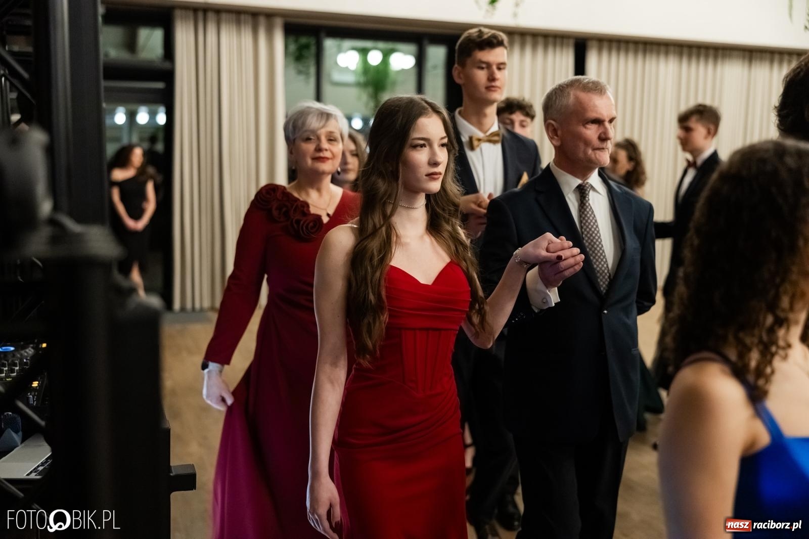 Zdjęcie w galerii na portalu naszraciborz.pl: ZSO nr 1 w Raciborzu po raz pierwszy bawi się na studniówce w Rudach [FOTO i WIDEO] wiadomości z regionu