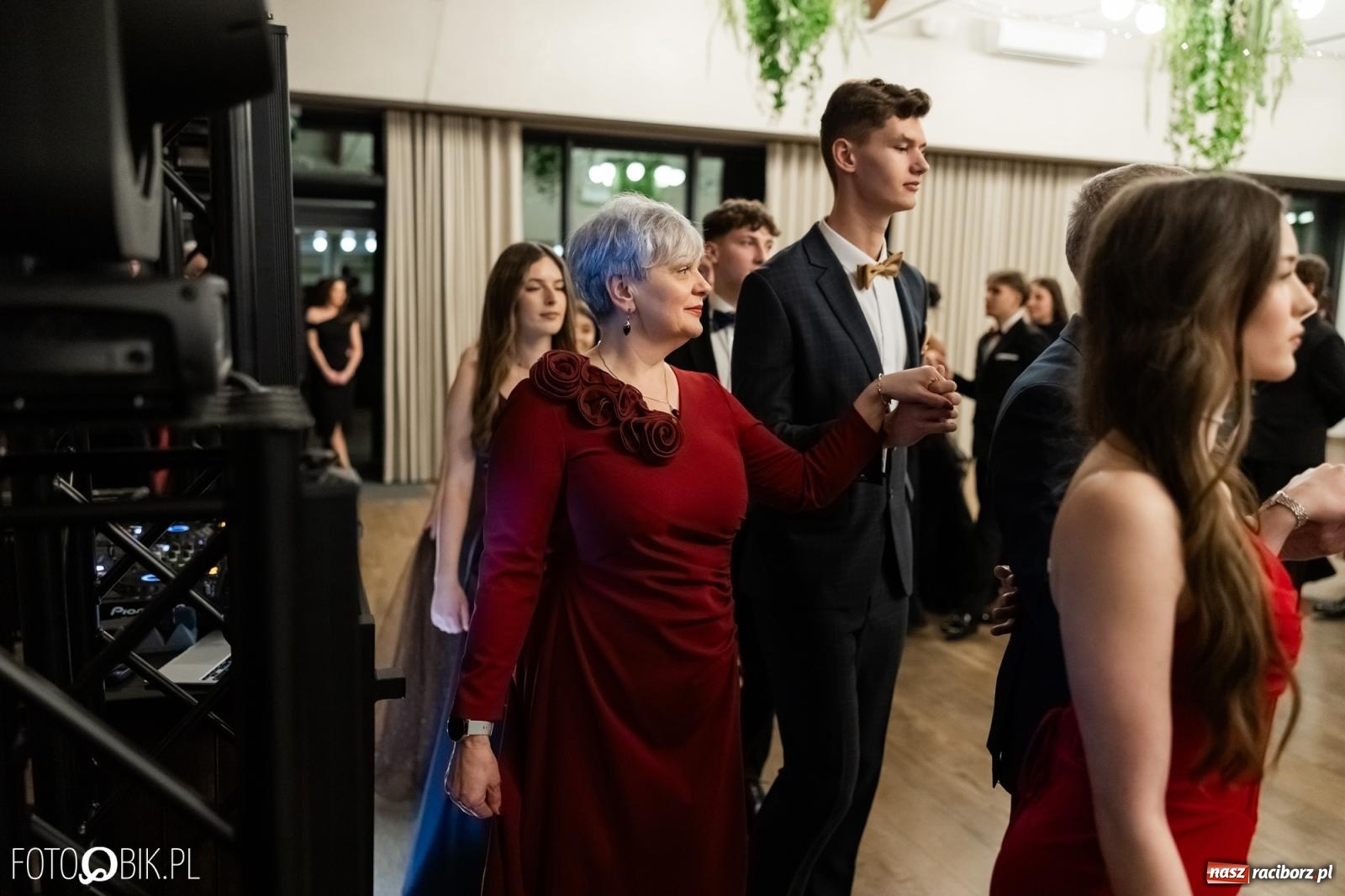 Zdjęcie w galerii na portalu naszraciborz.pl: ZSO nr 1 w Raciborzu po raz pierwszy bawi się na studniówce w Rudach [FOTO i WIDEO] wiadomości z regionu