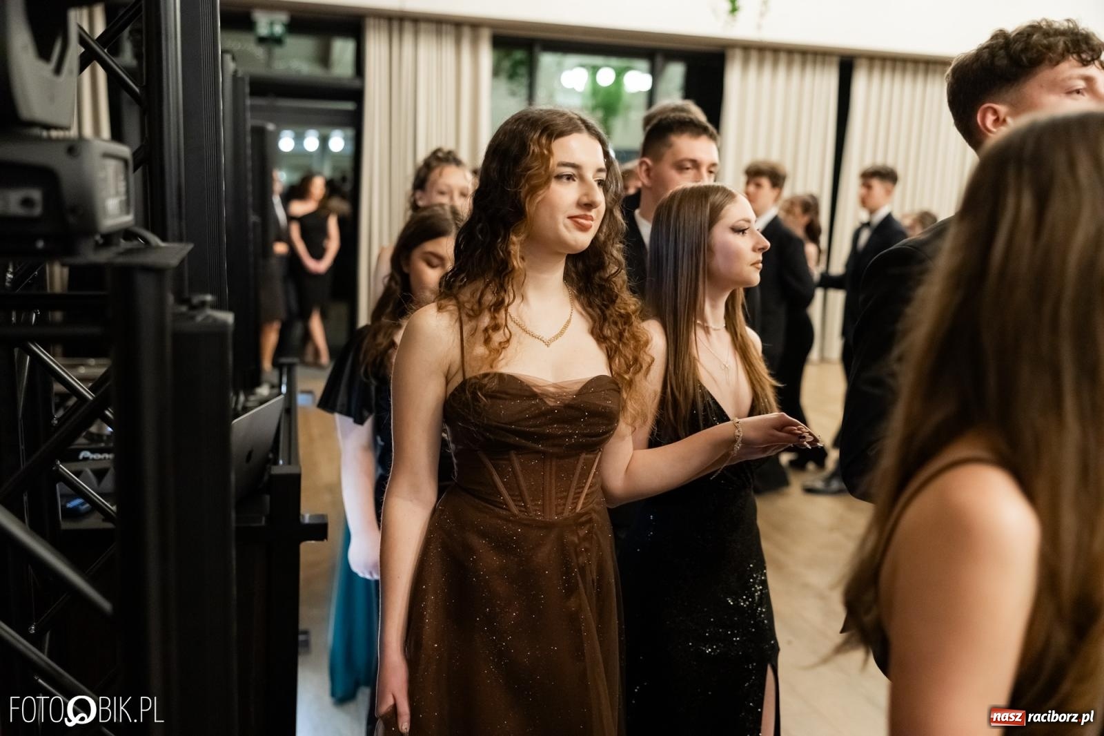 Zdjęcie w galerii na portalu naszraciborz.pl: ZSO nr 1 w Raciborzu po raz pierwszy bawi się na studniówce w Rudach [FOTO i WIDEO] wiadomości z regionu