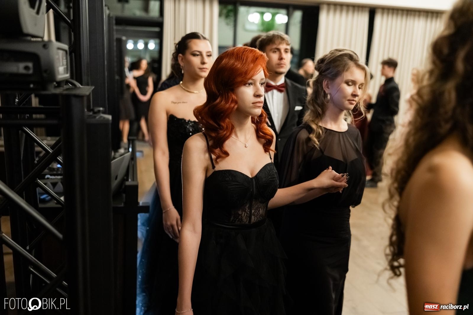 Zdjęcie w galerii na portalu naszraciborz.pl: ZSO nr 1 w Raciborzu po raz pierwszy bawi się na studniówce w Rudach [FOTO i WIDEO] wiadomości z regionu