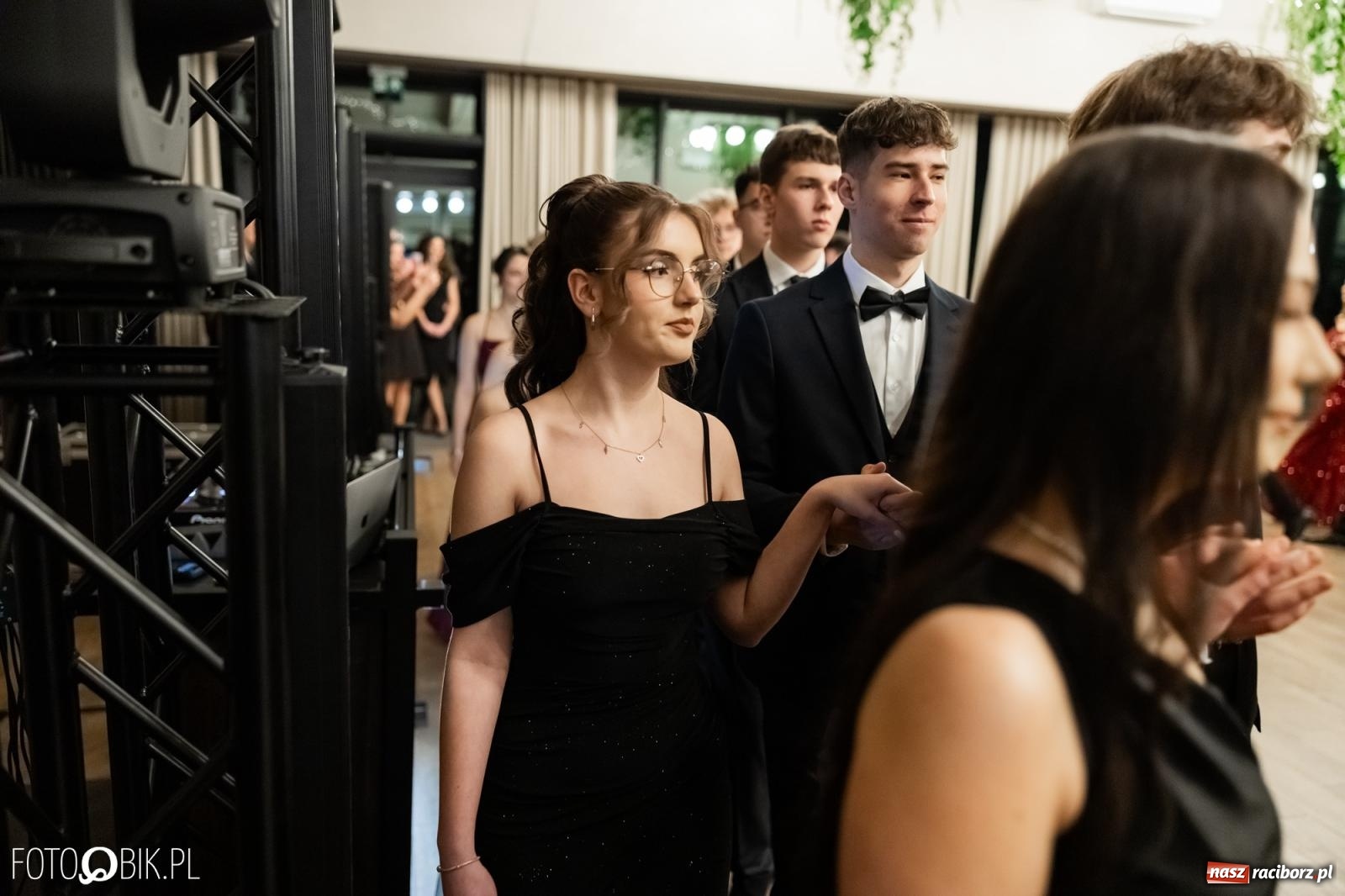 Zdjęcie w galerii na portalu naszraciborz.pl: ZSO nr 1 w Raciborzu po raz pierwszy bawi się na studniówce w Rudach [FOTO i WIDEO] wiadomości z regionu