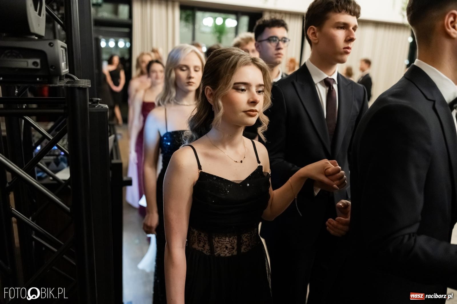 Zdjęcie w galerii na portalu naszraciborz.pl: ZSO nr 1 w Raciborzu po raz pierwszy bawi się na studniówce w Rudach [FOTO i WIDEO] wiadomości z regionu