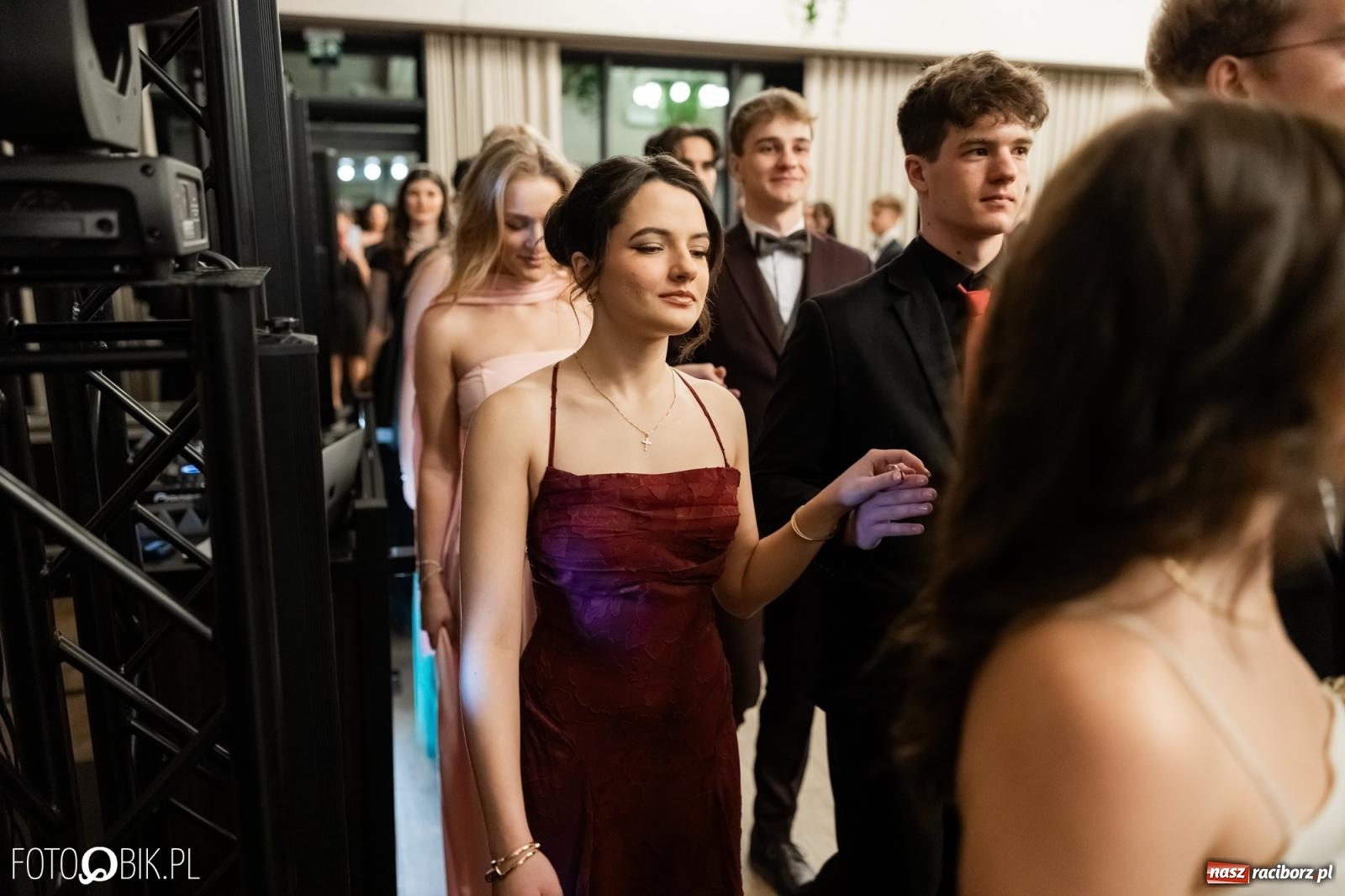 Zdjęcie w galerii na portalu naszraciborz.pl: ZSO nr 1 w Raciborzu po raz pierwszy bawi się na studniówce w Rudach [FOTO i WIDEO] wiadomości z regionu