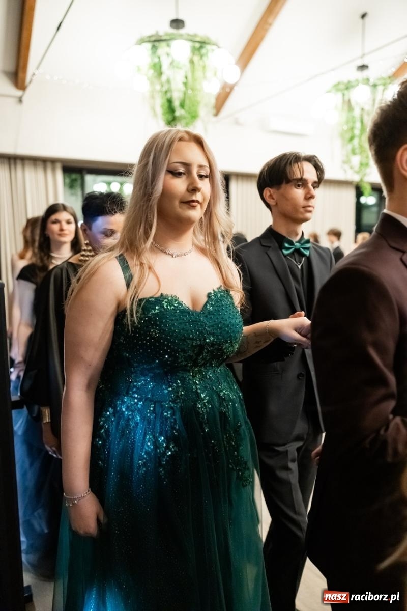 Zdjęcie w galerii na portalu naszraciborz.pl: ZSO nr 1 w Raciborzu po raz pierwszy bawi się na studniówce w Rudach [FOTO i WIDEO] wiadomości z regionu