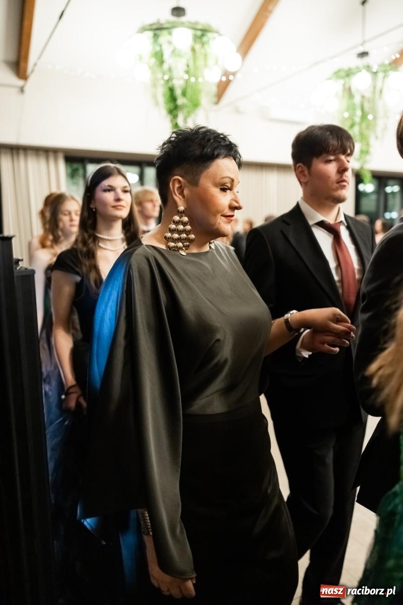 Zdjęcie w galerii na portalu naszraciborz.pl: ZSO nr 1 w Raciborzu po raz pierwszy bawi się na studniówce w Rudach [FOTO i WIDEO] wiadomości z regionu