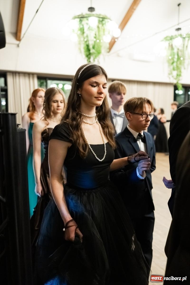 Zdjęcie w galerii na portalu naszraciborz.pl: ZSO nr 1 w Raciborzu po raz pierwszy bawi się na studniówce w Rudach [FOTO i WIDEO] wiadomości z regionu