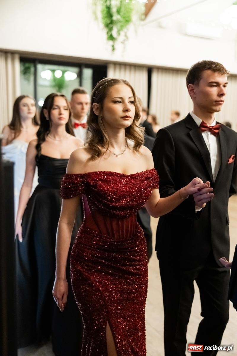 Zdjęcie w galerii na portalu naszraciborz.pl: ZSO nr 1 w Raciborzu po raz pierwszy bawi się na studniówce w Rudach [FOTO i WIDEO] wiadomości z regionu