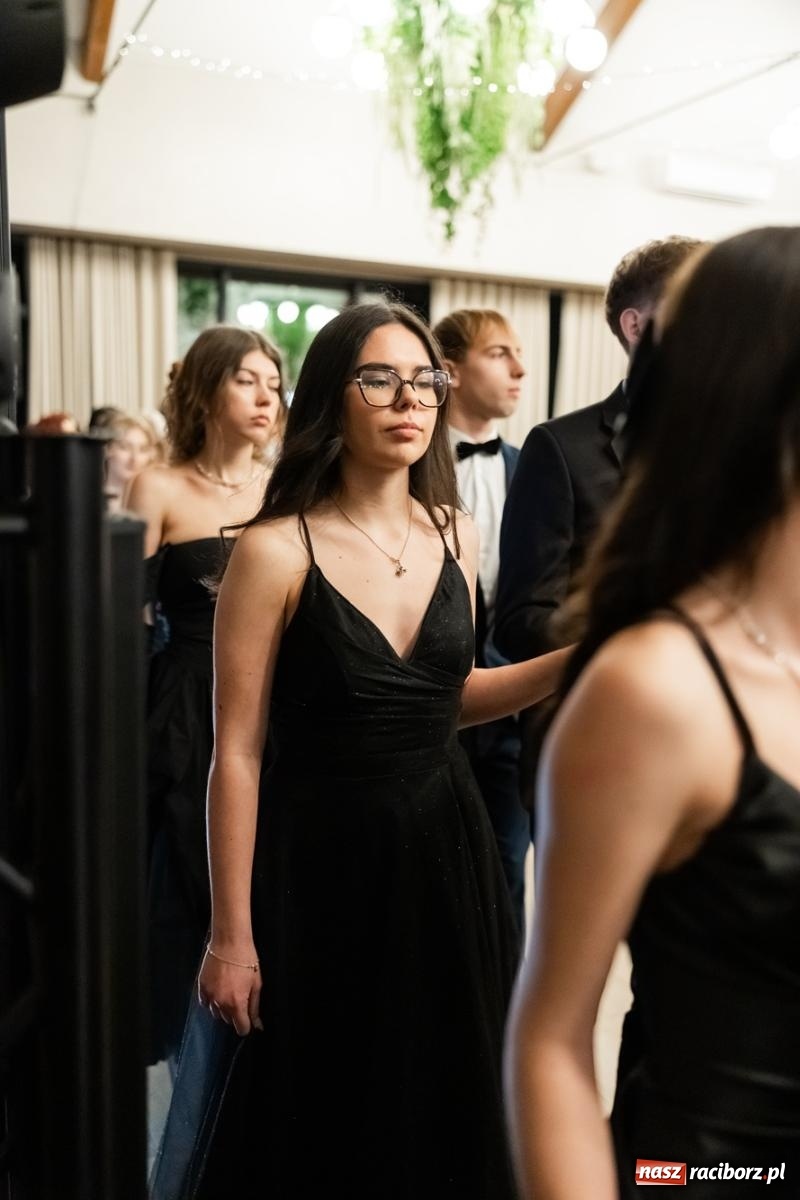 Zdjęcie w galerii na portalu naszraciborz.pl: ZSO nr 1 w Raciborzu po raz pierwszy bawi się na studniówce w Rudach [FOTO i WIDEO] wiadomości z regionu