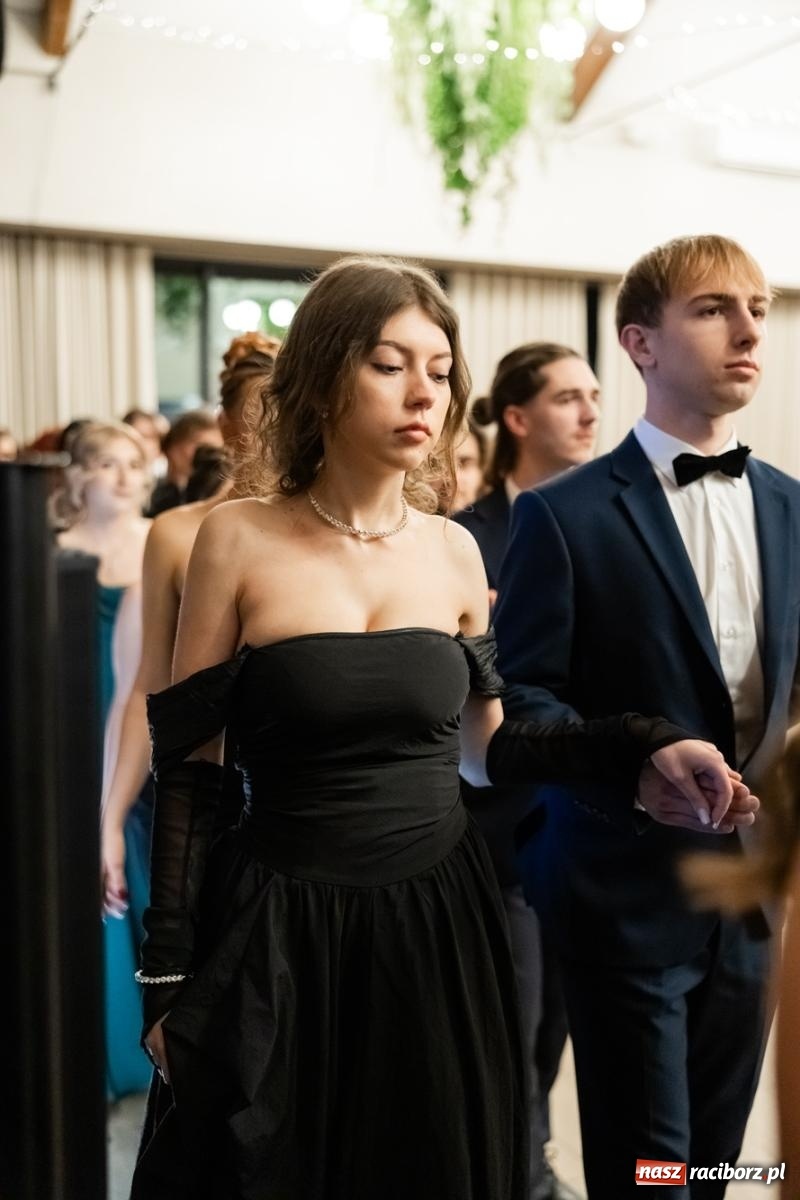 Zdjęcie w galerii na portalu naszraciborz.pl: ZSO nr 1 w Raciborzu po raz pierwszy bawi się na studniówce w Rudach [FOTO i WIDEO] wiadomości z regionu