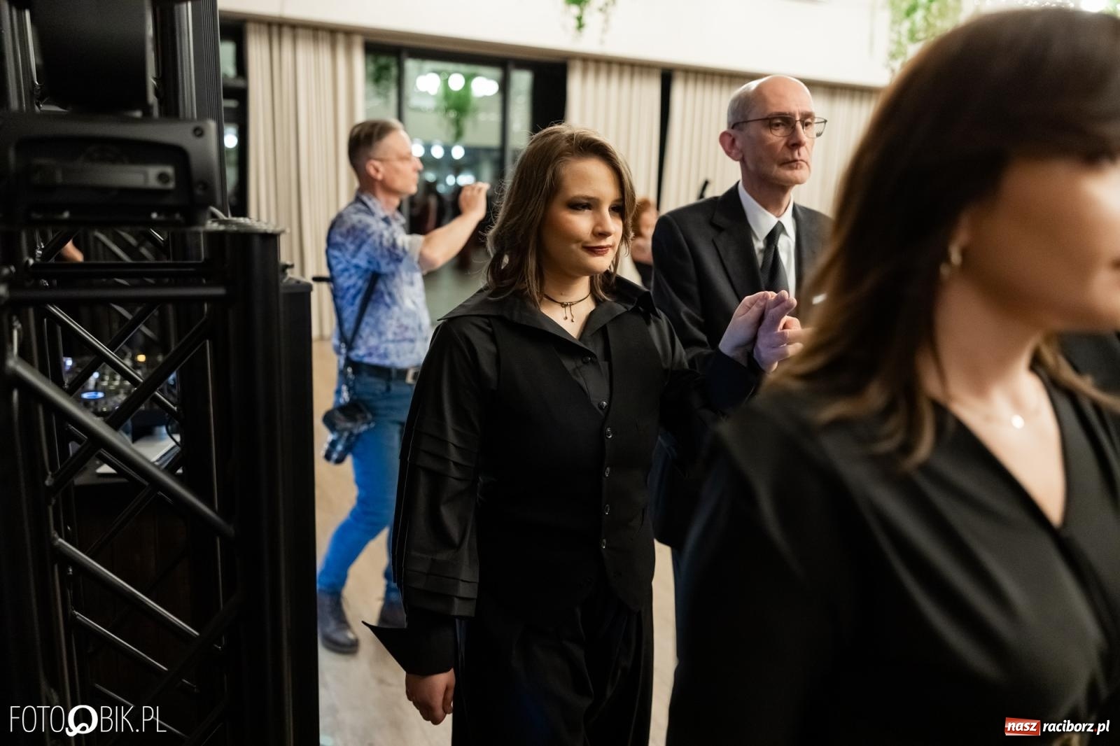 Zdjęcie w galerii na portalu naszraciborz.pl: ZSO nr 1 w Raciborzu po raz pierwszy bawi się na studniówce w Rudach [FOTO i WIDEO] wiadomości z regionu