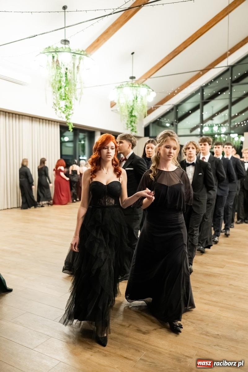 Zdjęcie w galerii na portalu naszraciborz.pl: ZSO nr 1 w Raciborzu po raz pierwszy bawi się na studniówce w Rudach [FOTO i WIDEO] wiadomości z regionu