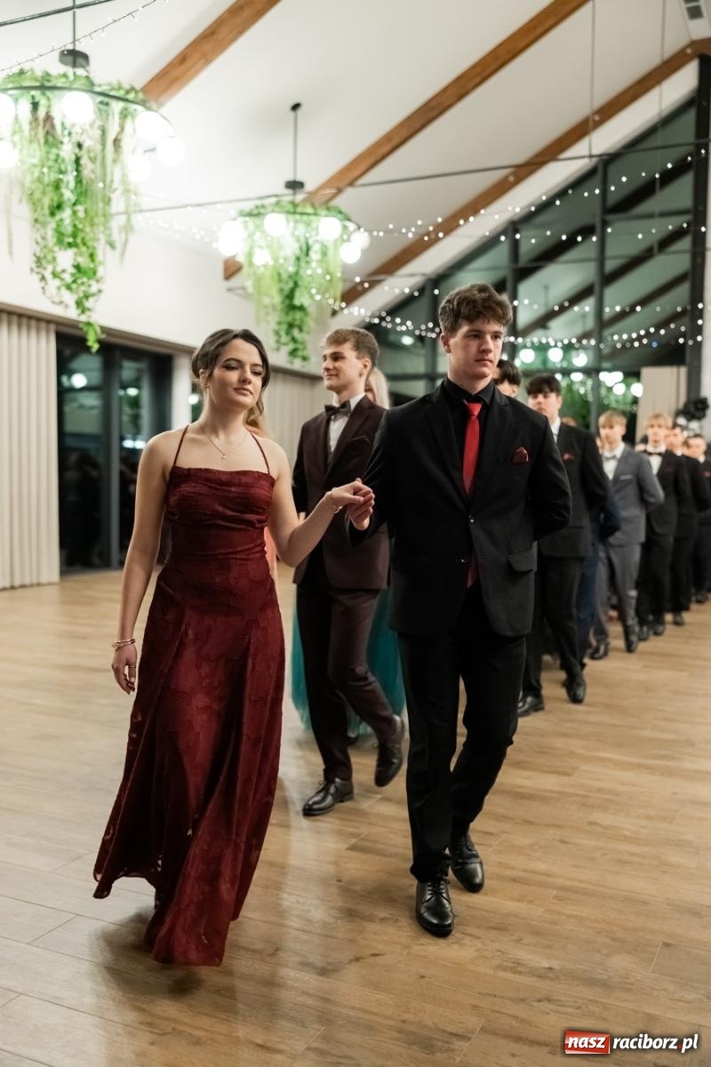 Zdjęcie w galerii na portalu naszraciborz.pl: ZSO nr 1 w Raciborzu po raz pierwszy bawi się na studniówce w Rudach [FOTO i WIDEO] wiadomości z regionu