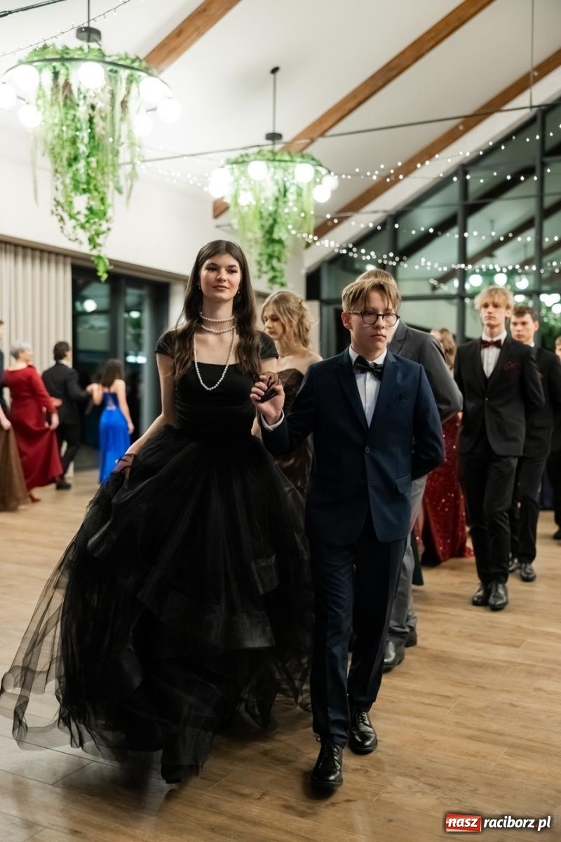 Zdjęcie w galerii na portalu naszraciborz.pl: ZSO nr 1 w Raciborzu po raz pierwszy bawi się na studniówce w Rudach [FOTO i WIDEO] wiadomości z regionu