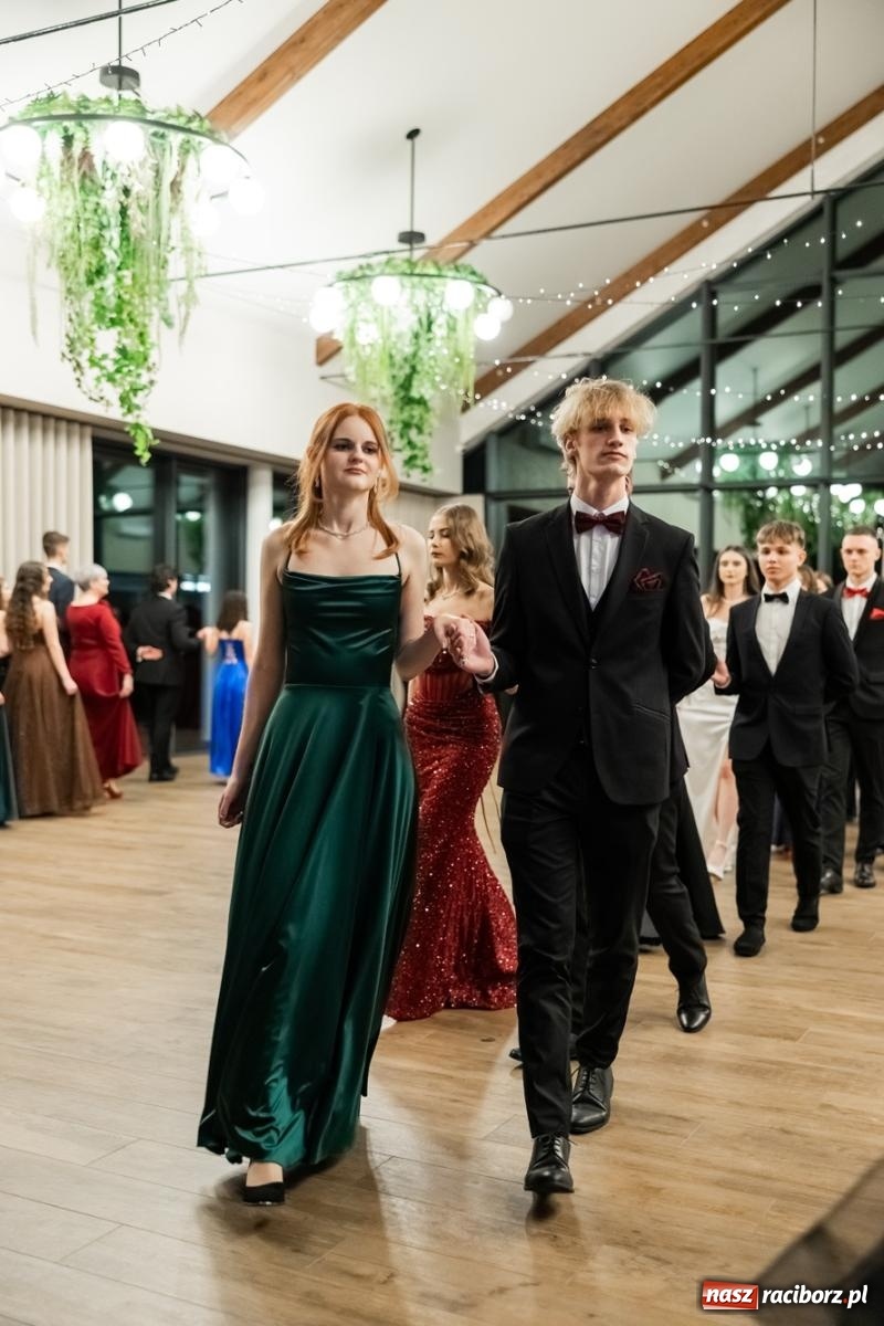 Zdjęcie w galerii na portalu naszraciborz.pl: ZSO nr 1 w Raciborzu po raz pierwszy bawi się na studniówce w Rudach [FOTO i WIDEO] wiadomości z regionu