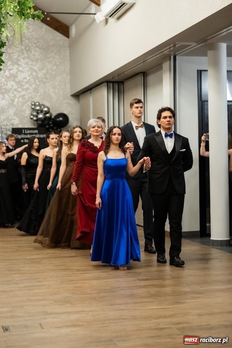 Zdjęcie w galerii na portalu naszraciborz.pl: ZSO nr 1 w Raciborzu po raz pierwszy bawi się na studniówce w Rudach [FOTO i WIDEO] wiadomości z regionu