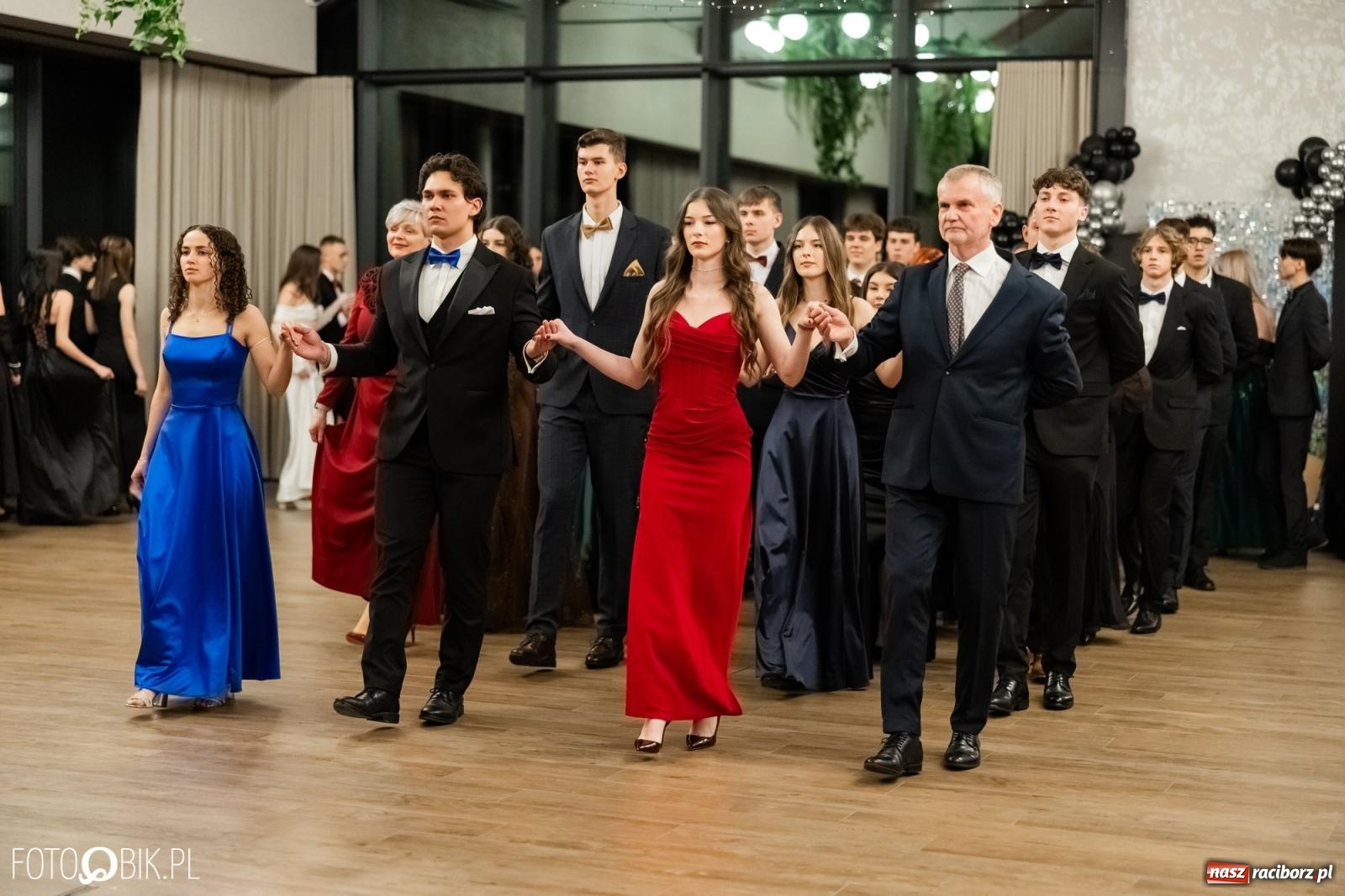 Zdjęcie w galerii na portalu naszraciborz.pl: ZSO nr 1 w Raciborzu po raz pierwszy bawi się na studniówce w Rudach [FOTO i WIDEO] wiadomości z regionu