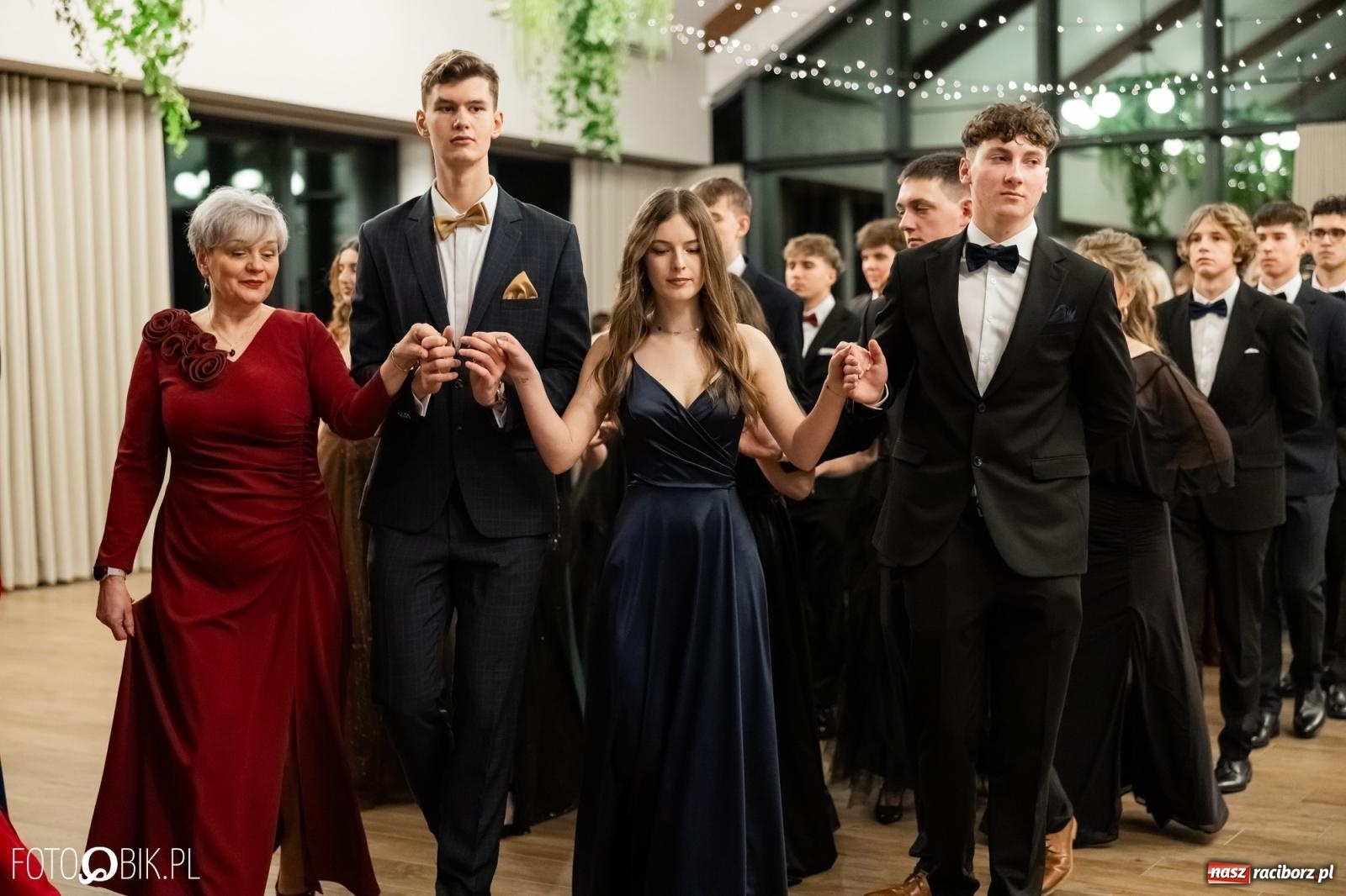 Zdjęcie w galerii na portalu naszraciborz.pl: ZSO nr 1 w Raciborzu po raz pierwszy bawi się na studniówce w Rudach [FOTO i WIDEO] wiadomości z regionu