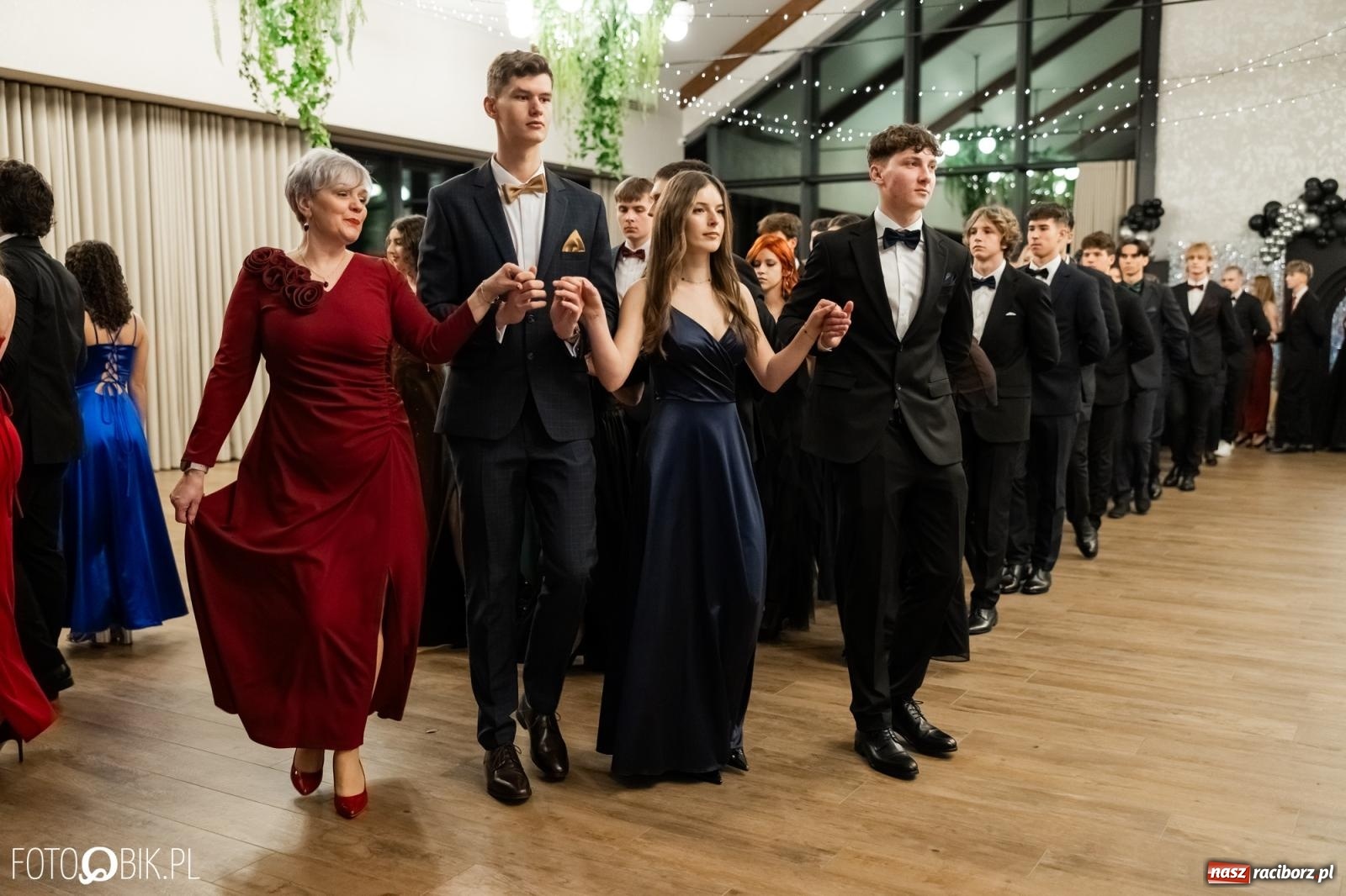 Zdjęcie w galerii na portalu naszraciborz.pl: ZSO nr 1 w Raciborzu po raz pierwszy bawi się na studniówce w Rudach [FOTO i WIDEO] wiadomości z regionu