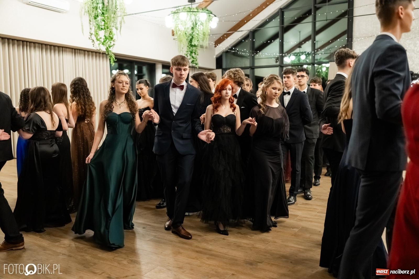 Zdjęcie w galerii na portalu naszraciborz.pl: ZSO nr 1 w Raciborzu po raz pierwszy bawi się na studniówce w Rudach [FOTO i WIDEO] wiadomości z regionu