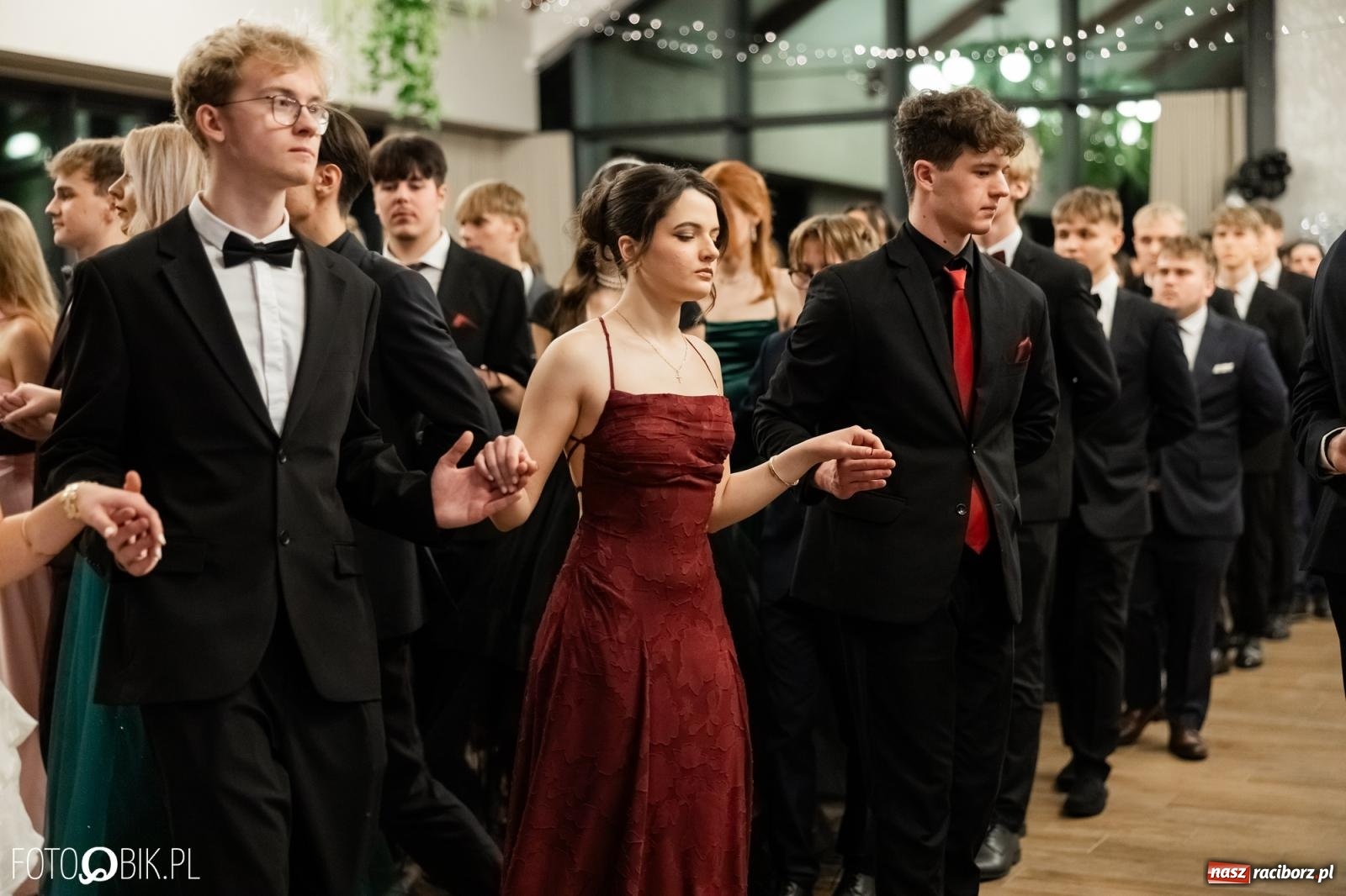 Zdjęcie w galerii na portalu naszraciborz.pl: ZSO nr 1 w Raciborzu po raz pierwszy bawi się na studniówce w Rudach [FOTO i WIDEO] wiadomości z regionu