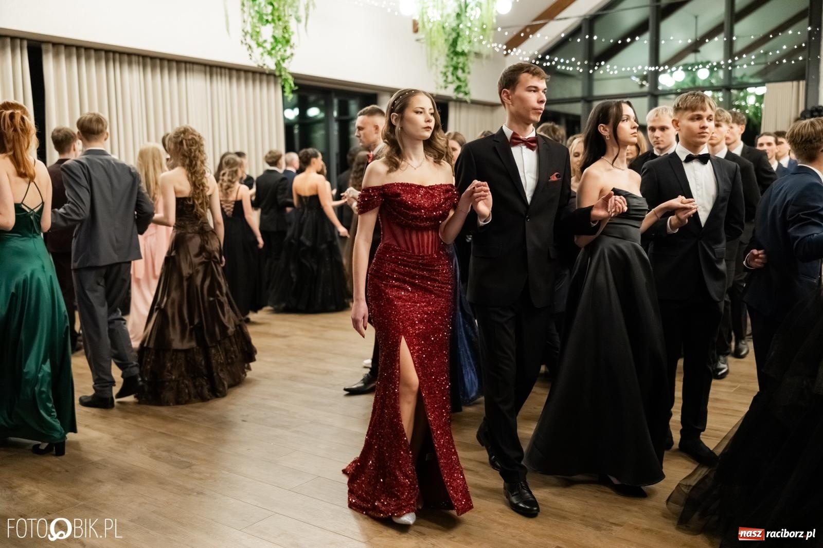 Zdjęcie w galerii na portalu naszraciborz.pl: ZSO nr 1 w Raciborzu po raz pierwszy bawi się na studniówce w Rudach [FOTO i WIDEO] wiadomości z regionu