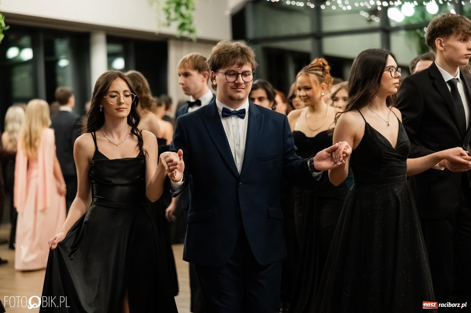 Zdjęcie w galerii na portalu naszraciborz.pl: ZSO nr 1 w Raciborzu po raz pierwszy bawi się na studniówce w Rudach [FOTO i WIDEO] wiadomości z regionu