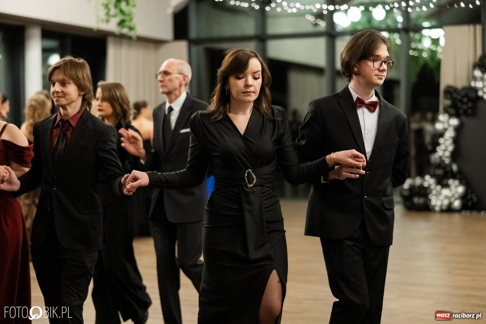 Zdjęcie w galerii na portalu naszraciborz.pl: ZSO nr 1 w Raciborzu po raz pierwszy bawi się na studniówce w Rudach [FOTO i WIDEO] wiadomości z regionu